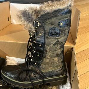 Brand new Sorel Camo winter boots